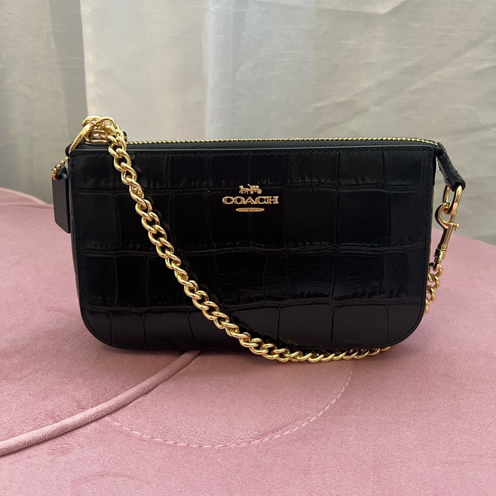 Coach Nolita 19